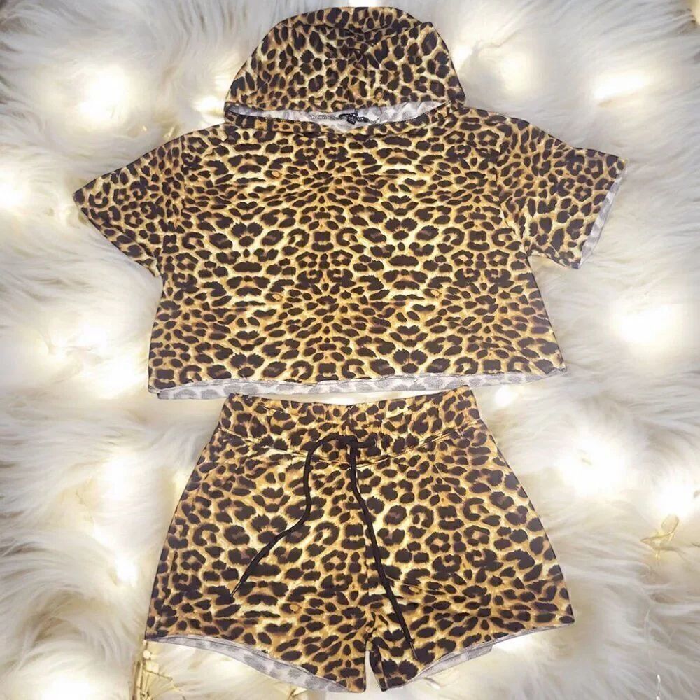 Ellie & Kate leopard print 2pc shorts cropped hoodie lounge set